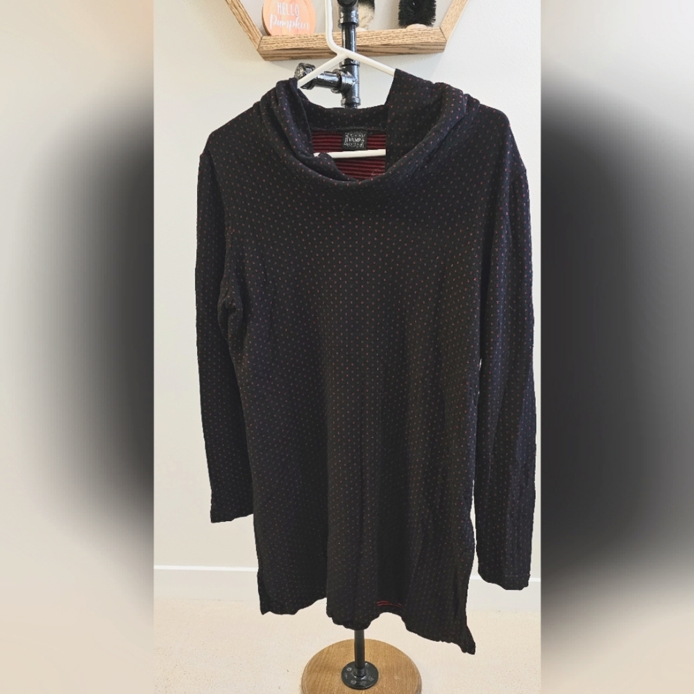 Vamp Black & Red Polka Dot Turtle Neck – Large* Read Description